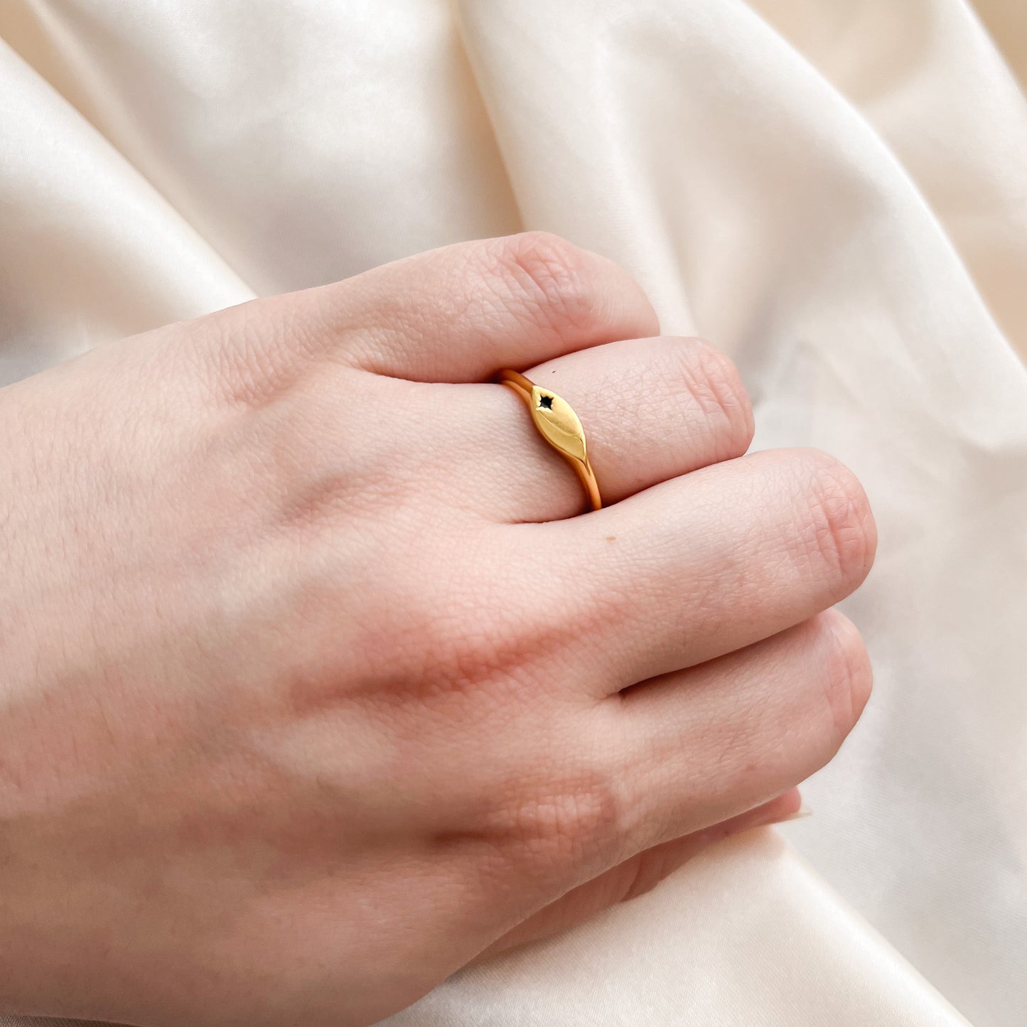 Star Slim Signet Ring