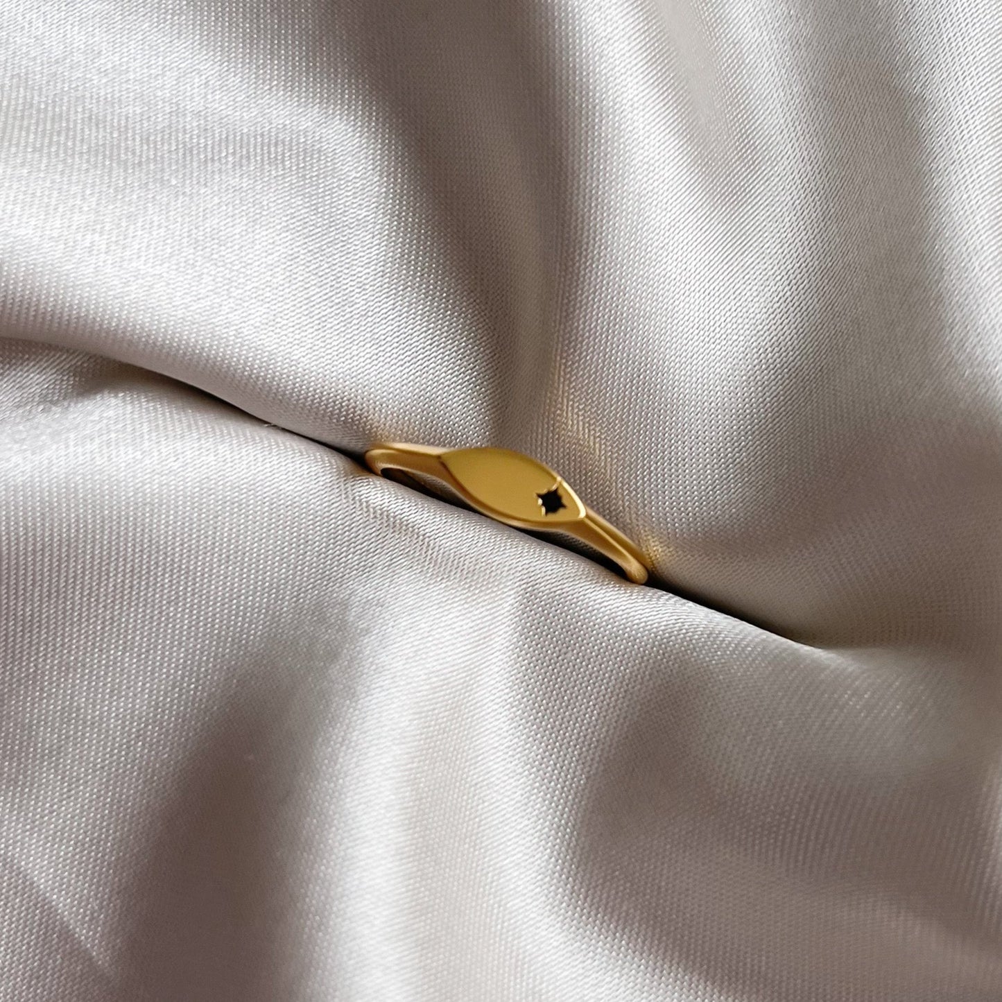 Star Slim Signet Ring
