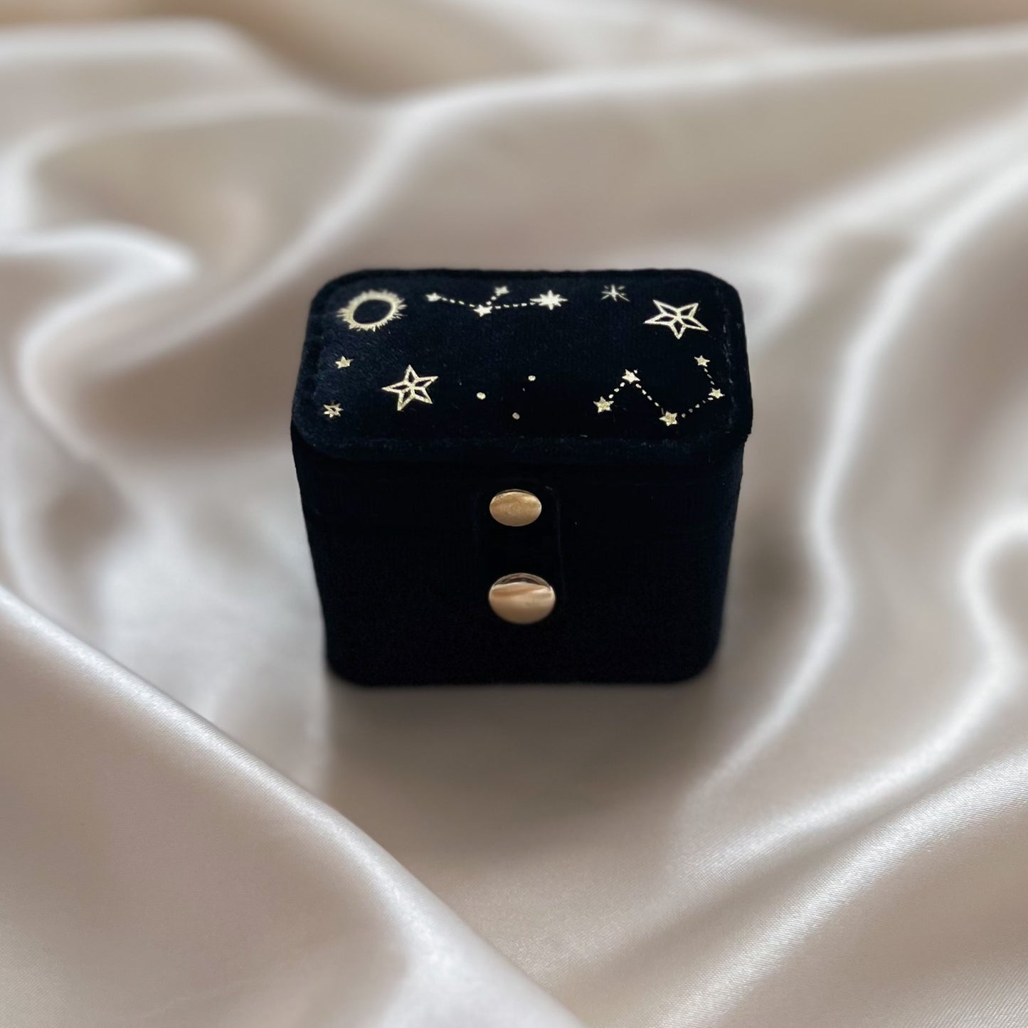 Starry Night Velvet Petite Travel Ring Case in Black