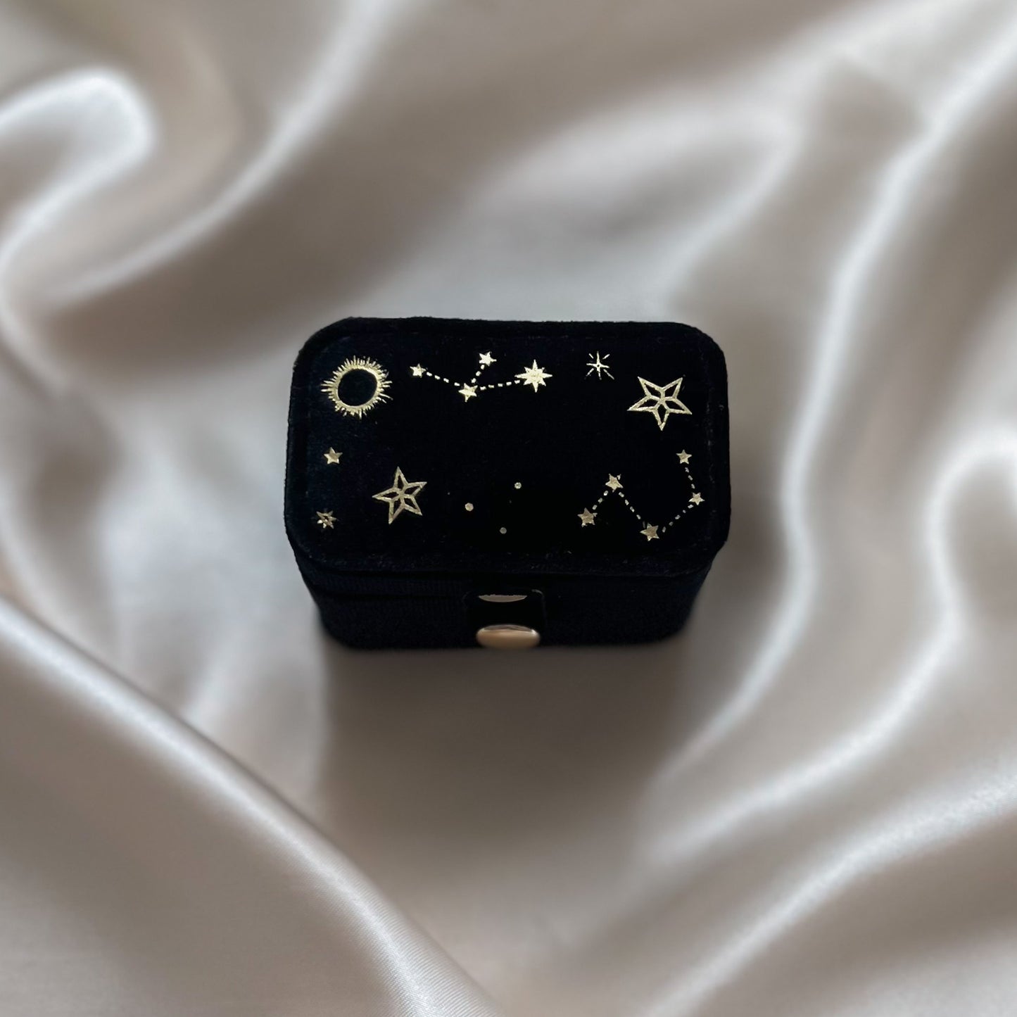 Starry Night Velvet Petite Travel Ring Case in Black